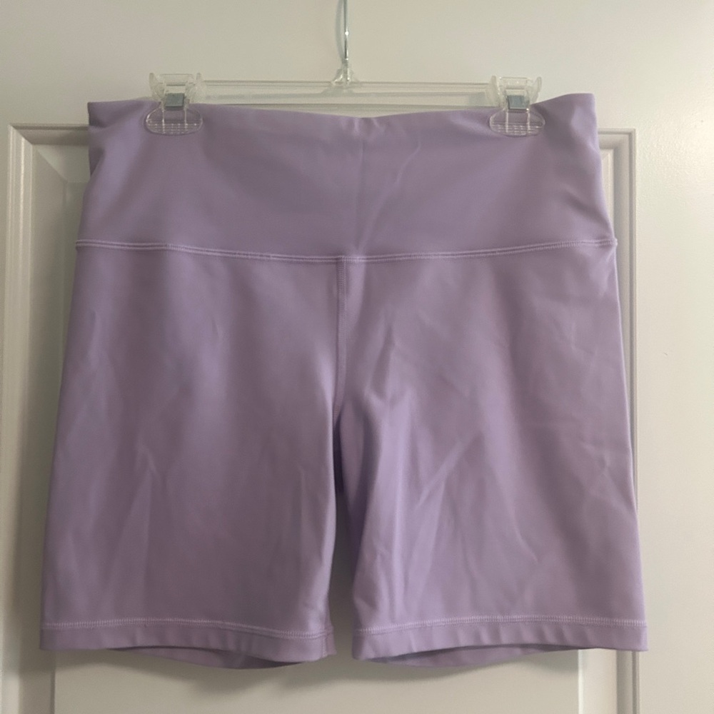 Athleta 7" Short in Lavender - Size L